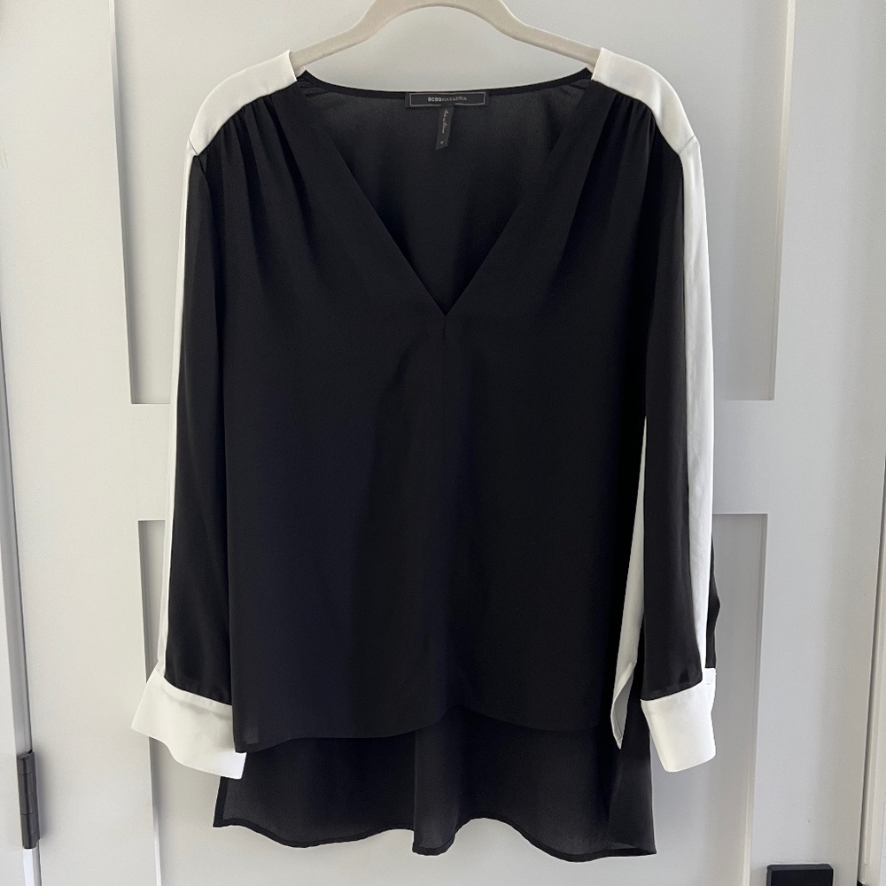 BCBG MaxAzria Colorblock V-Neck shirt- Sz M